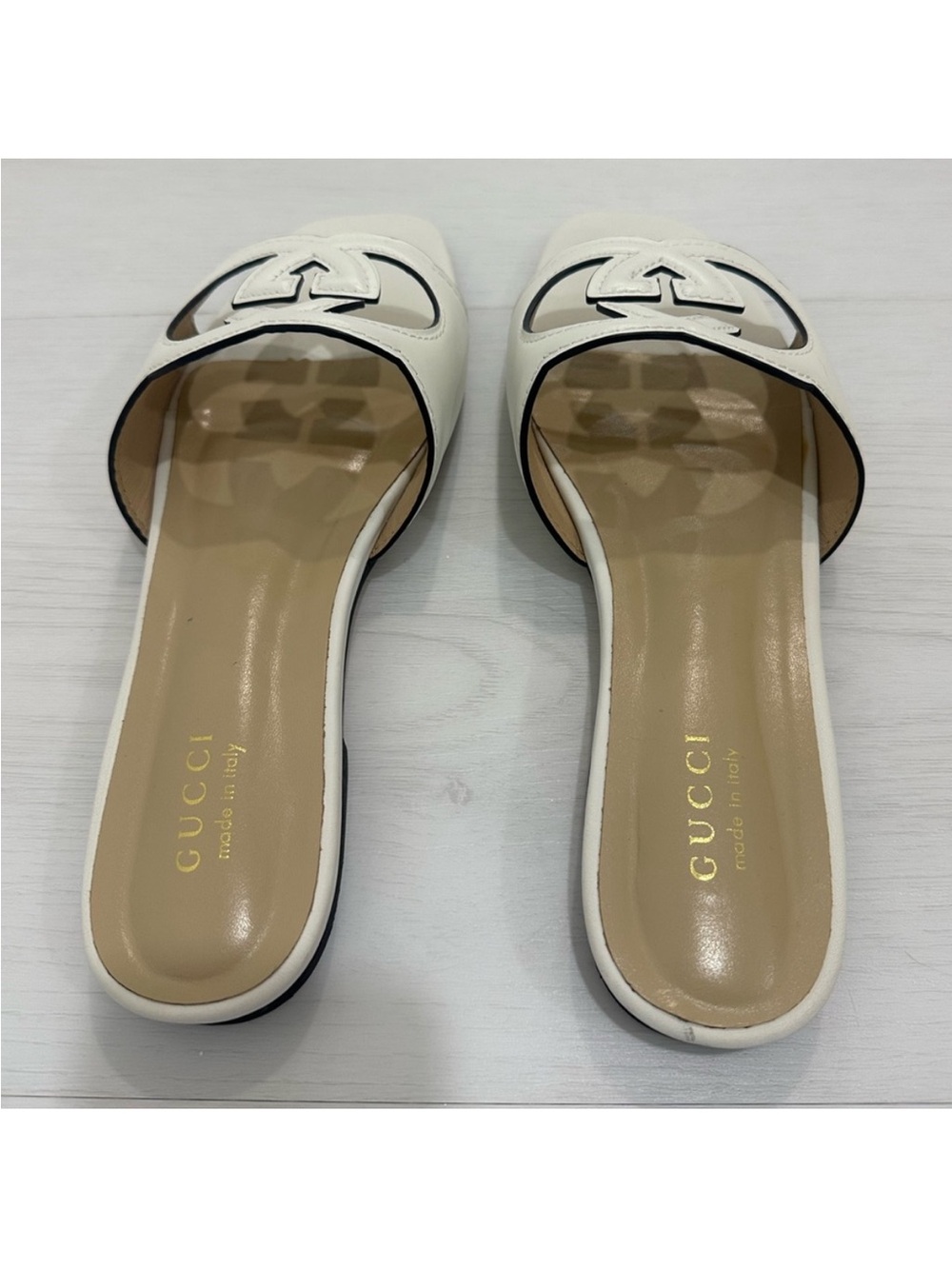 Interlocking G White Leather Slide Sandals - Picture 2 of 4